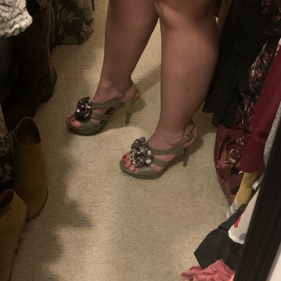 Platform heel silver/grey flower detail - Picture 8 of 8